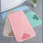 Antislip mat with scrubber