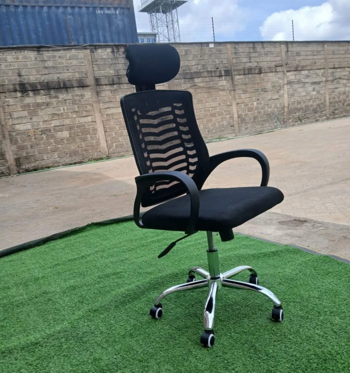 499904127_18410287744099265_5535729916620918033_n Office chair with headrest - Image 1