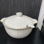 Ceramic serving dish