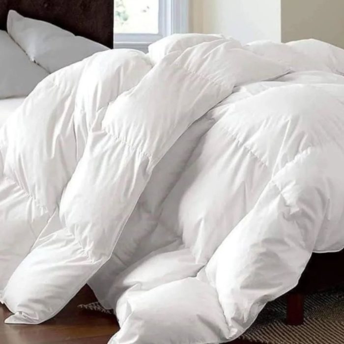 Plain white heavy duvet - Image 1