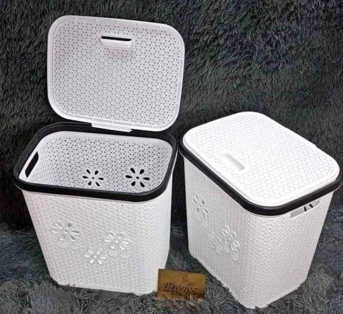 Laundry basket with lid - Image 1