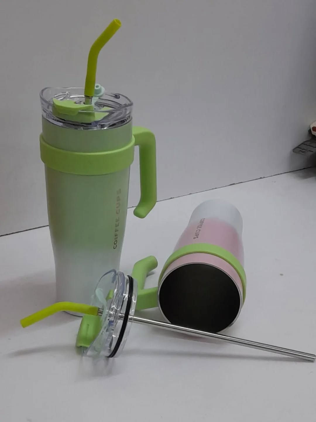 669743960_18463216063099265_7461663348156754401_n Thermal mug with metallic straw - Image 1