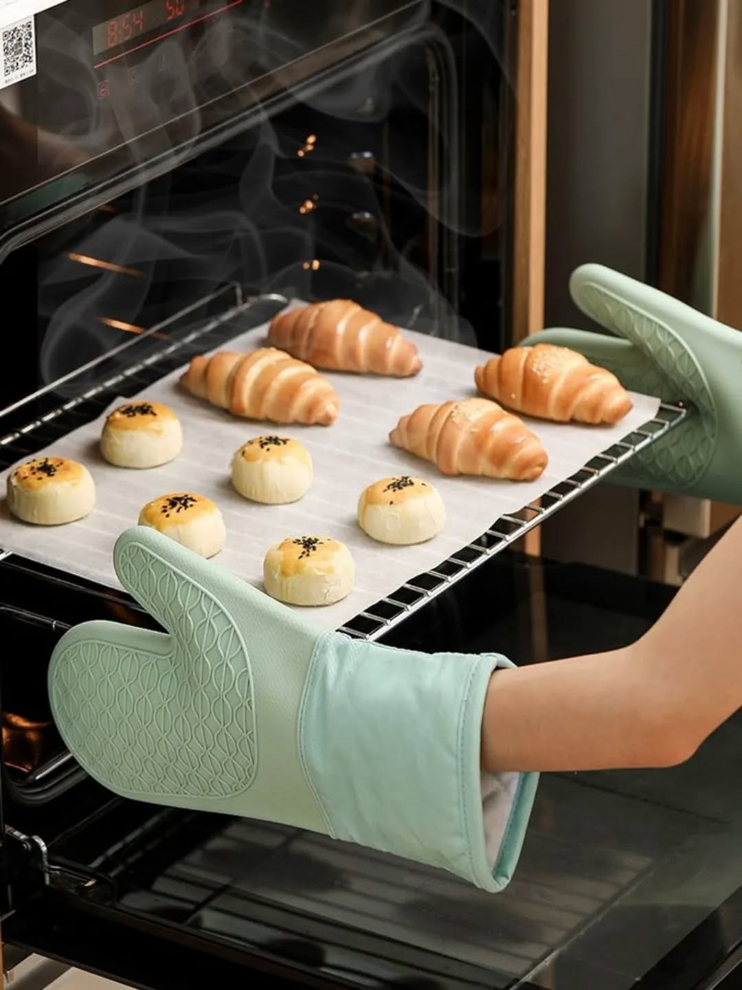 718251225_1027981712978720_6784334183929226514_n Insulated Oven gloves - Image 1