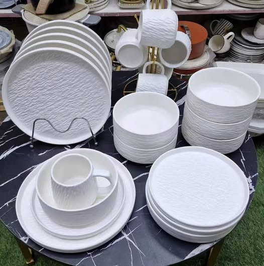 721842617_998126659861490_6970179646065683758_n 24pc glazed ceramic dinner set - Image 1