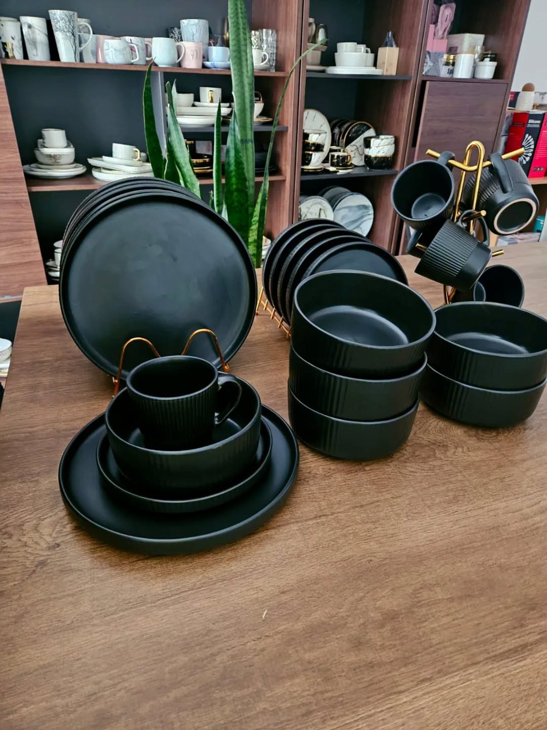 724230735_1941149839736193_7197986806769925103_n 24pc ceramic Dinner set - Image 1