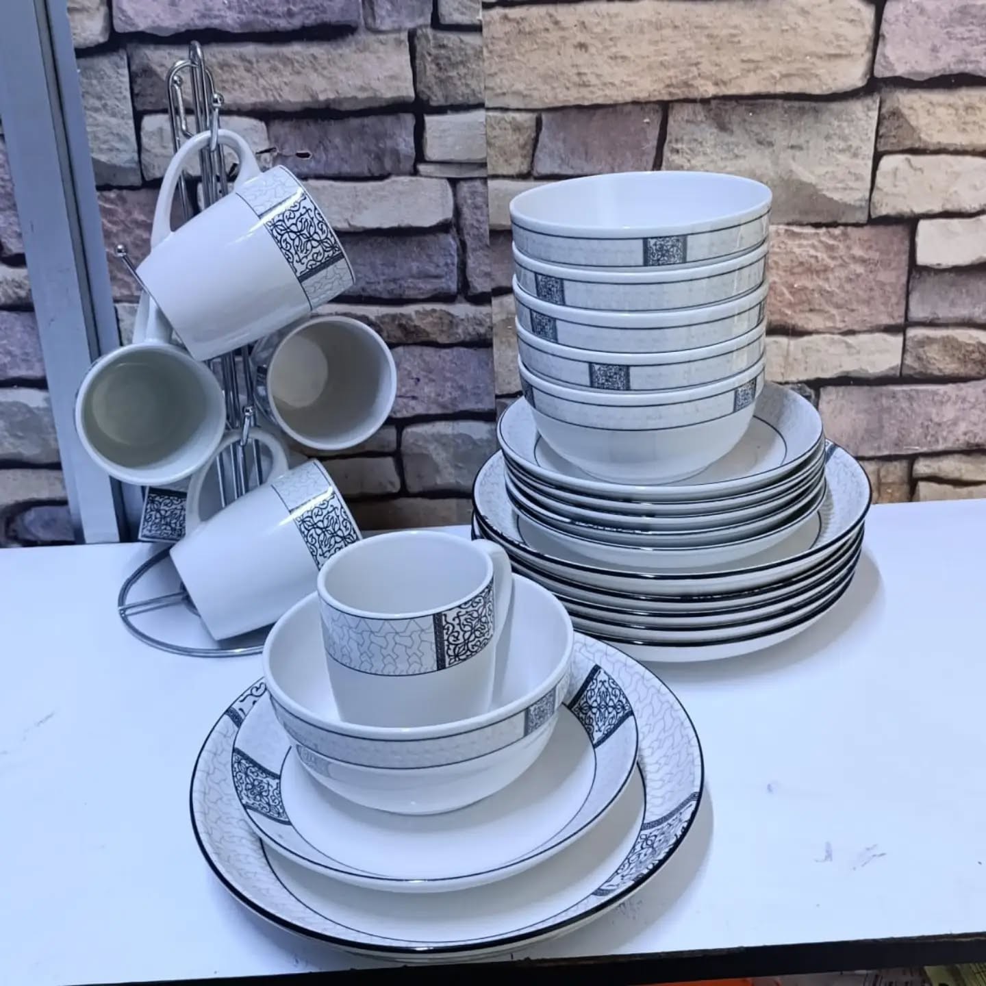 731677130_18478725319099265_4711566286097184963_n 24pc ceramic dinner set - Image 1