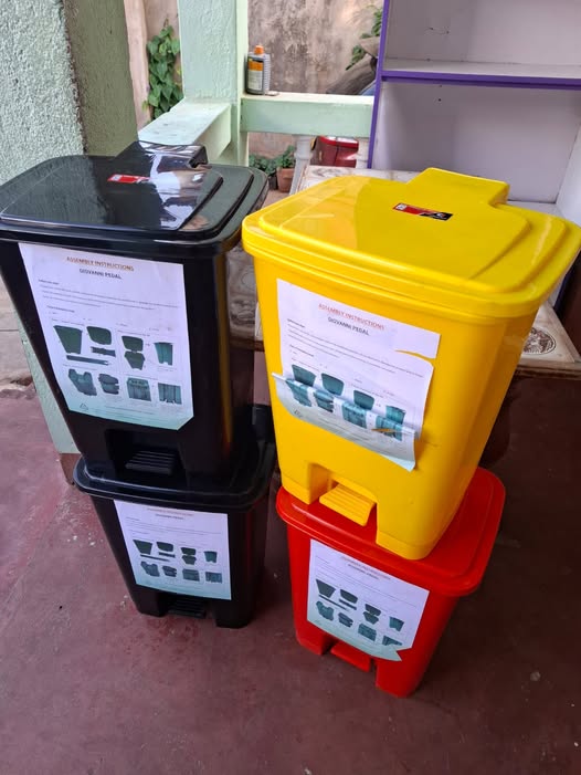 706199603_1454310560067102_3823557480592390054_n 30litres pedal dustbin - Image 1