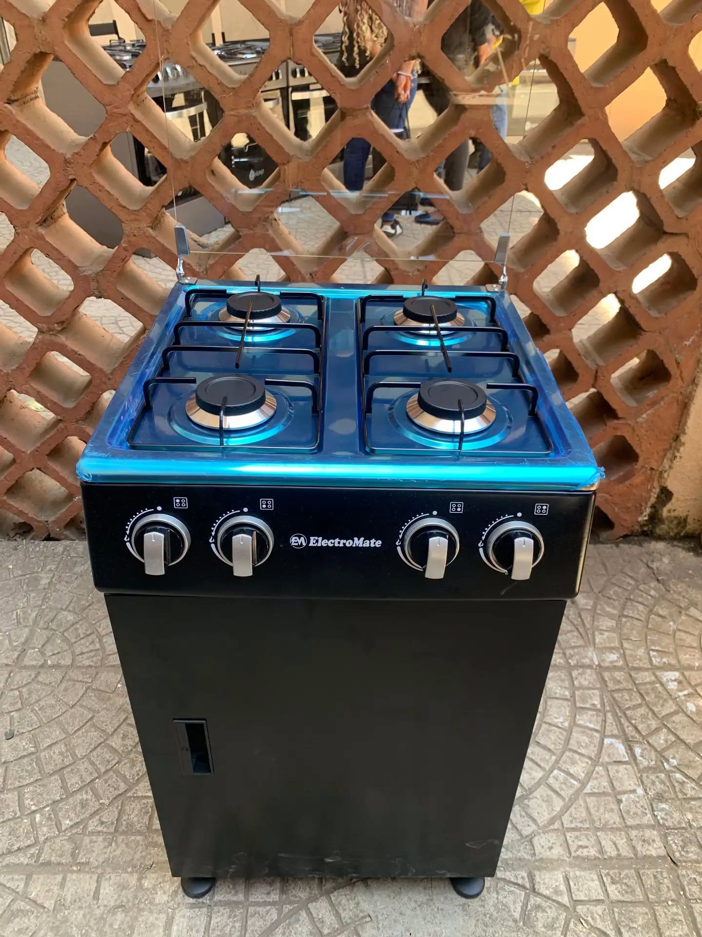 837739212_2212975475961873_1061302772812353383_n Electromate four gas standing cooker - Image 1