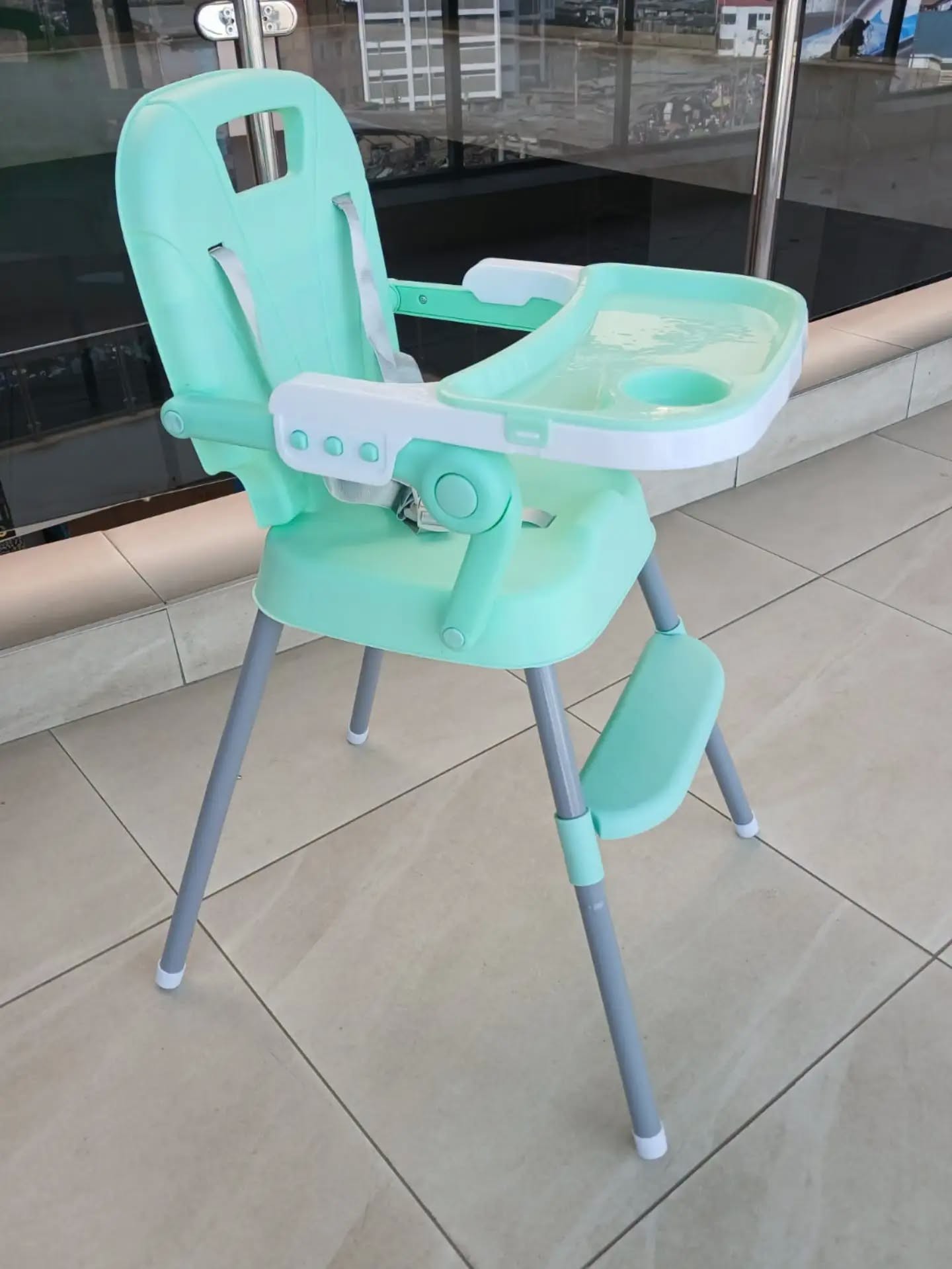 863953879_2193927241477925_7377740194789137060_n Baby Feeding ChairĀ - Image 1
